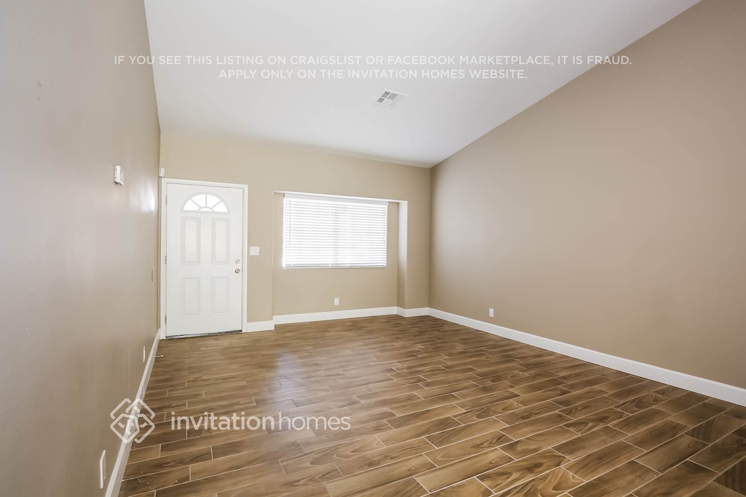 Building Photo - 490 Chelsea Dr