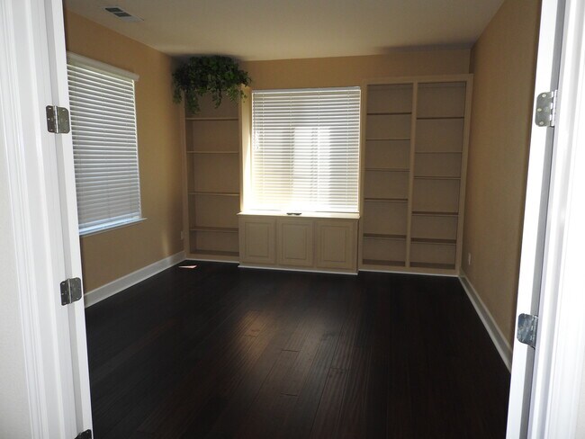 Building Photo - Gorgeous Home with Pool in Beautiful El Do...