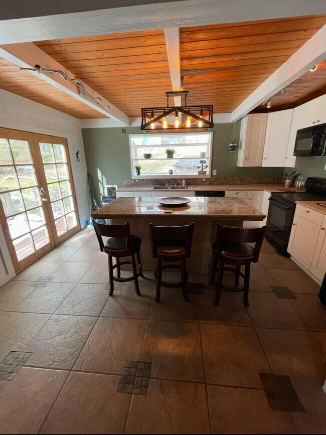 Building Photo - 20586 Kings Ct