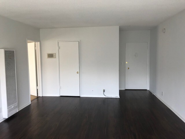 Building Photo - 1042 6th St