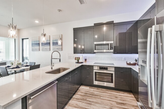 Building Photo - 15260 TX-105