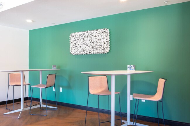 Building Photo - 1237 N Van Buren St