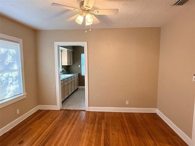 Building Photo - 1908 20th Ave N