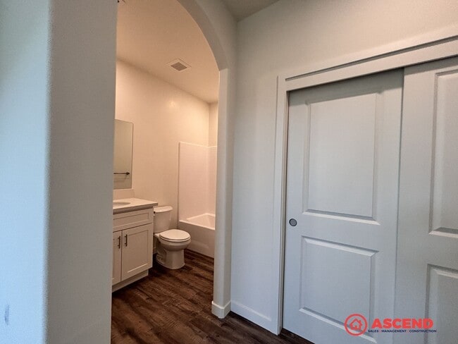 Building Photo - 6012 Curvy Hills Dr