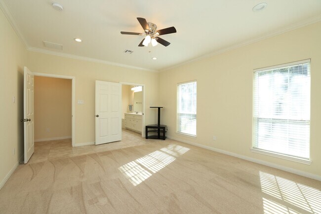 Building Photo - 2215 Penick Rd