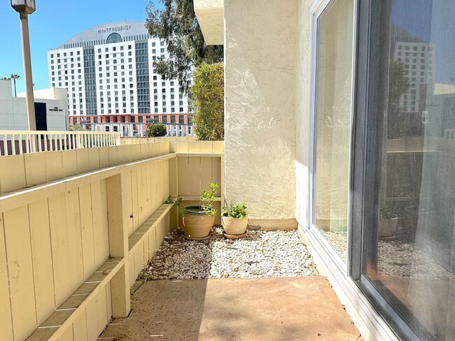 Building Photo - Spacious 3-Bedroom Condo for Rent in UTC –...
