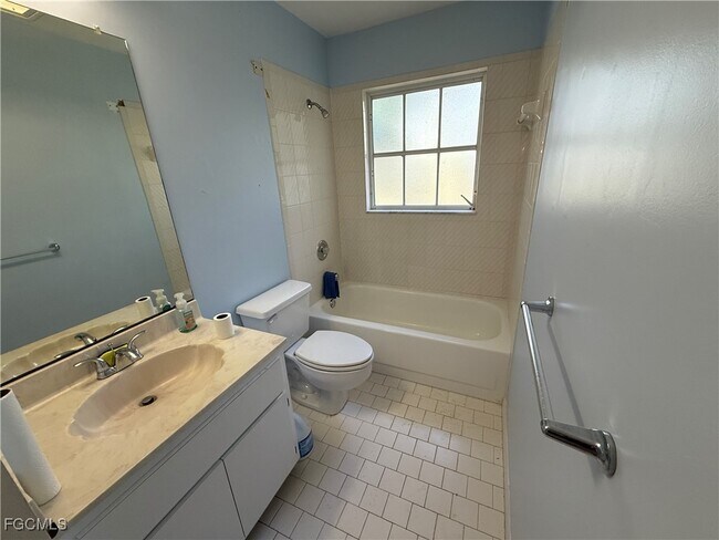 Building Photo - 132 Dania Cir