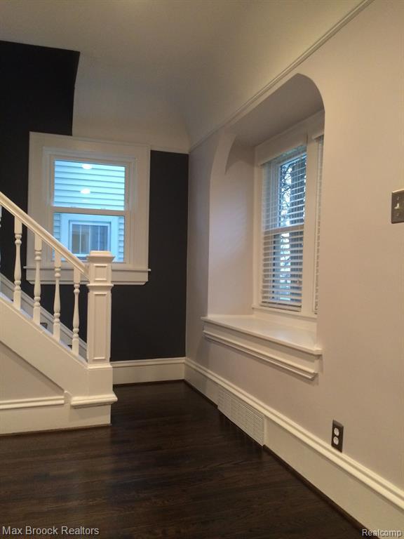 Building Photo - 115 E Lincoln St