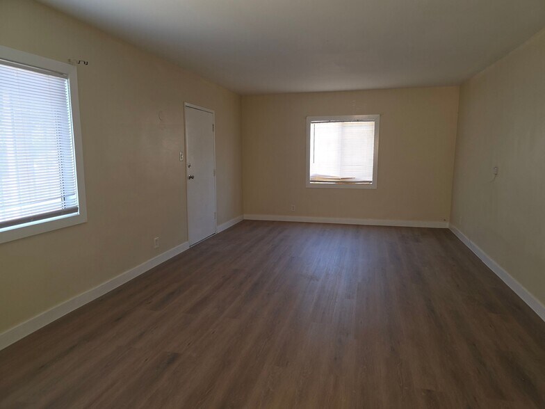 Building Photo - 416 E 115th St