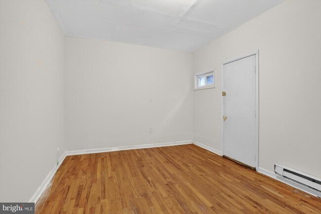 Building Photo - 339 W Girard Ave