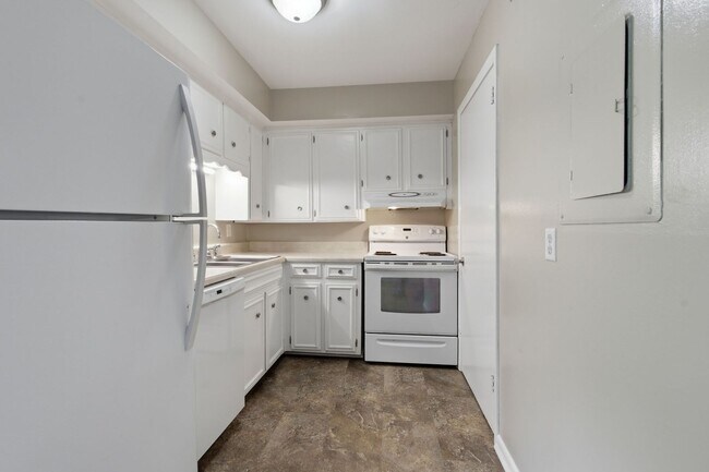 Building Photo - Charming 2-Story Bellevue Townhome in Nashville