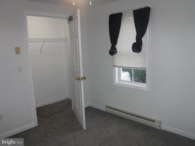 Building Photo - 12 S Main St