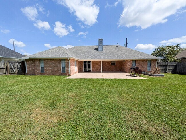 Building Photo - 7647 Rosewood Dr