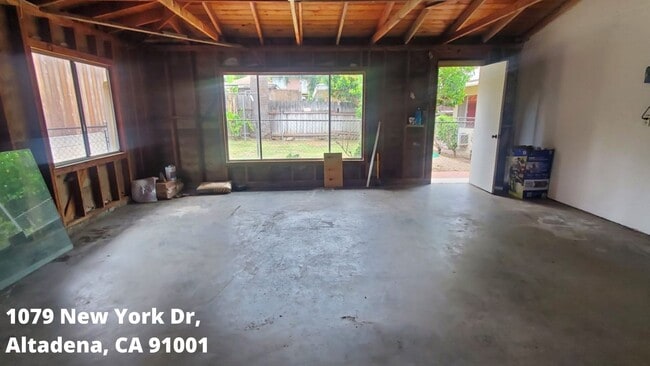 Building Photo - 1079 New York Dr
