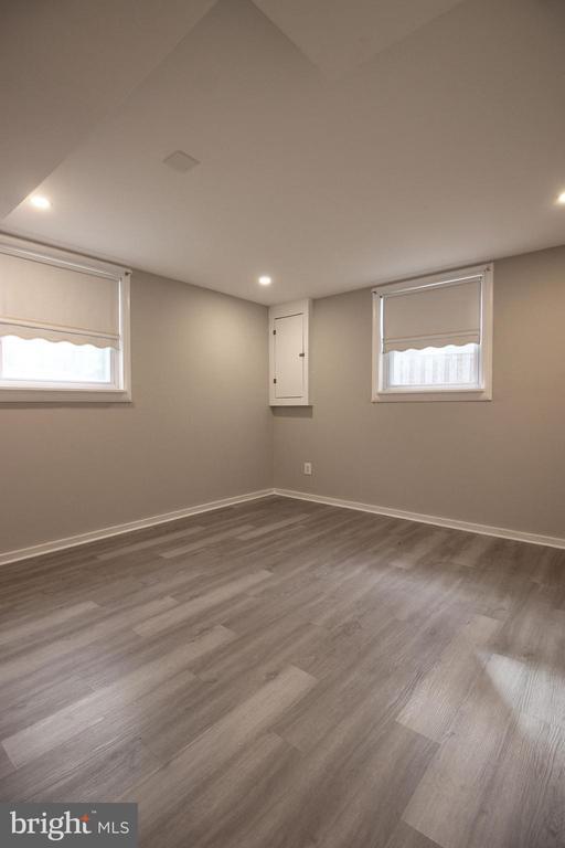 Building Photo - 102 Yeonas Dr SE