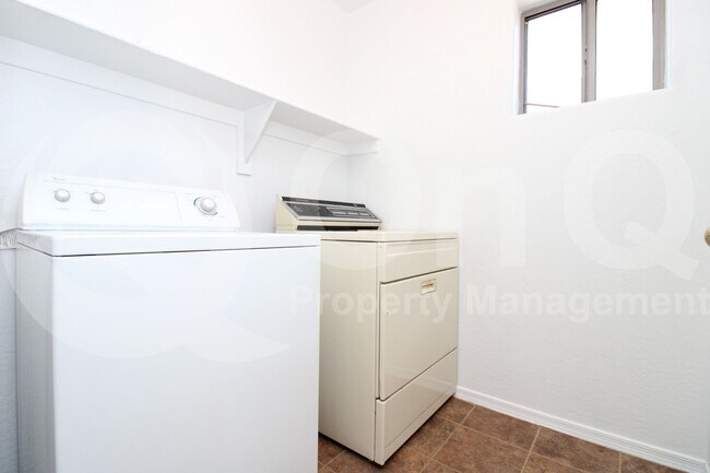 Building Photo - 13349 W Desert Rock Dr