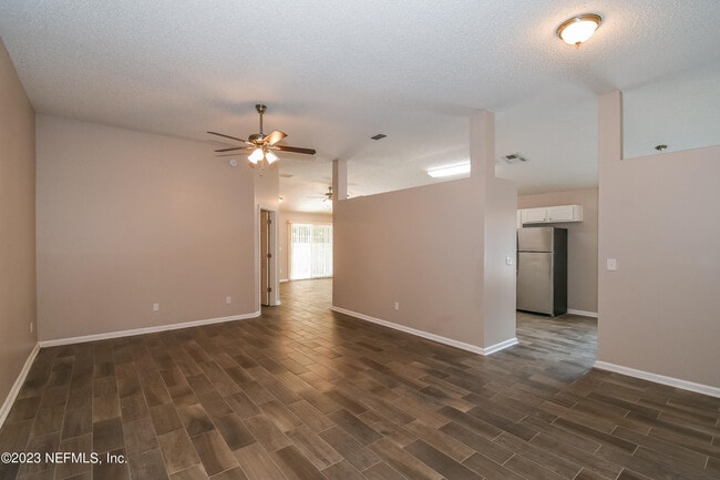 Building Photo - 1693 Spring Branch Dr W