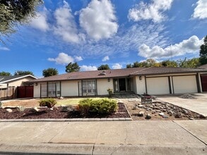 Building Photo - Newly Remodeled & Full of Character!