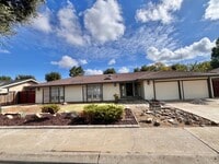Building Photo - Newly Remodeled & Full of Character!