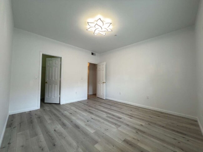 Building Photo - "Charming 1-Bedroom Retreat with Fireplace & Pool in Phoenix Oasis!"