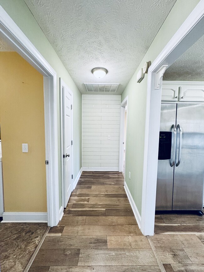 Building Photo - 932 Eaglet Cir