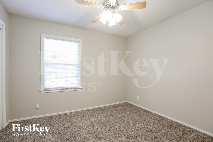 Building Photo - 11806 E 62nd Terrace