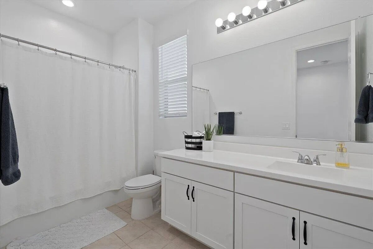 Building Photo - 6313 N 68th Dr