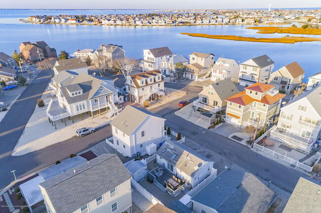 Building Photo - 11 Spindrift Rd