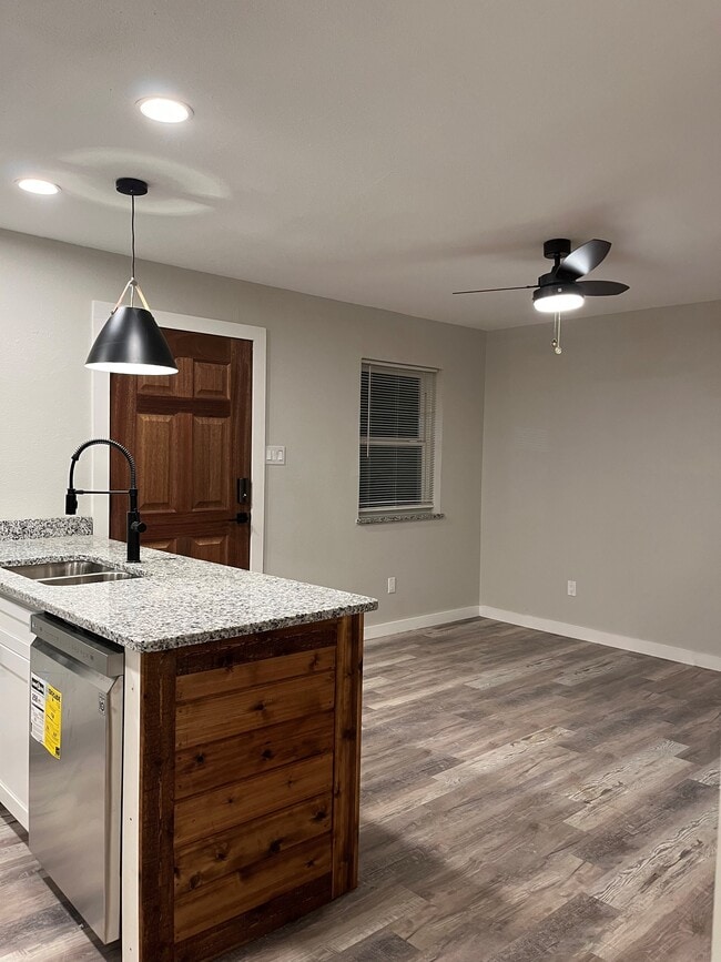 One Bedroom Living Area - Pecan Ridge Eastland