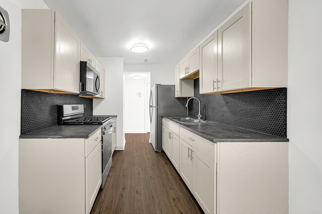 Building Photo - 2654 W 12th Pl