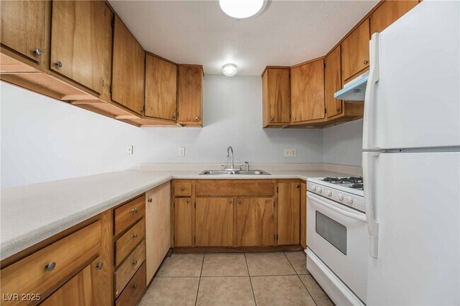 Building Photo - 5278 S Maryland Pkwy