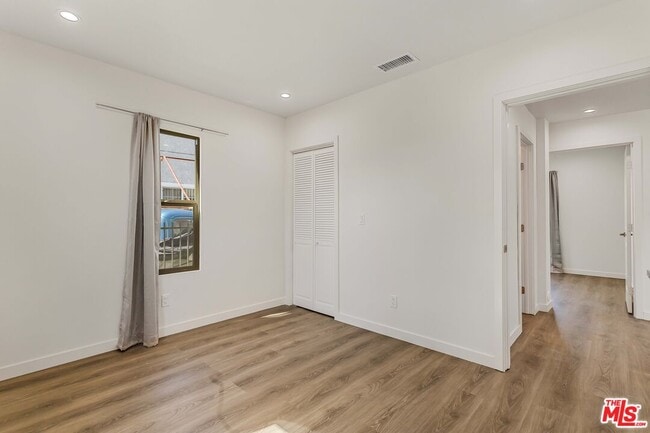Building Photo - 1622 W 66th St