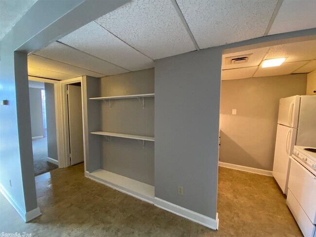 Building Photo - 4501 Hickory Ave