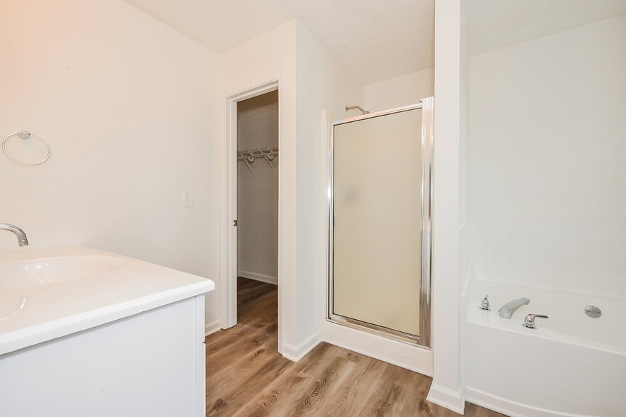 Building Photo - 1517 Buckingham Pl