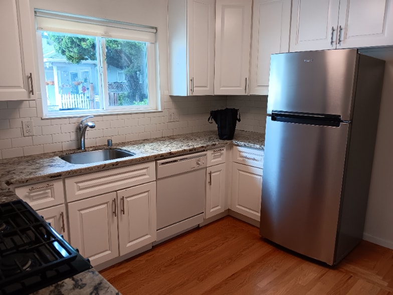 Building Photo - 1004 Hudson St