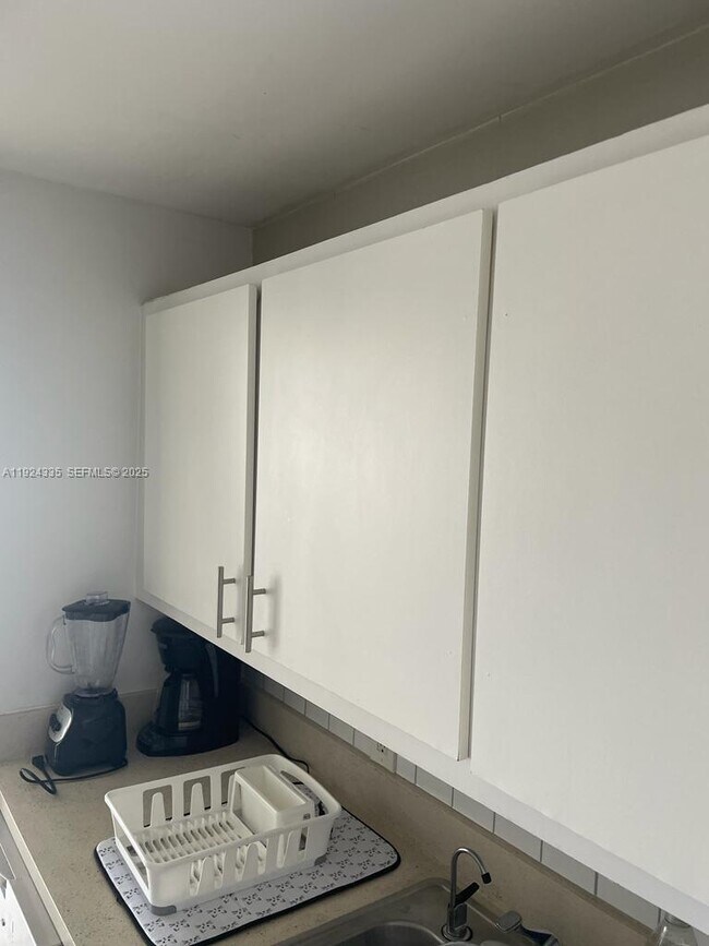 Building Photo - 2350 NE 135th St