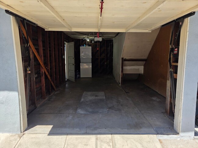 Building Photo - 124-128 Breeze Ave.-126
