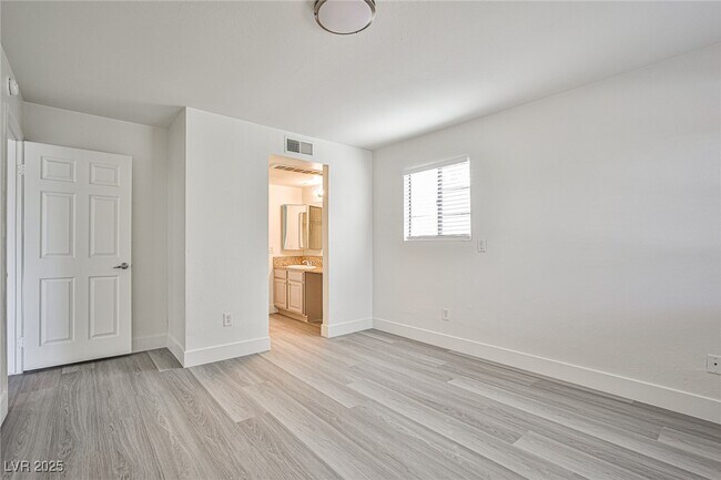 Building Photo - 5166 S Jones Blvd