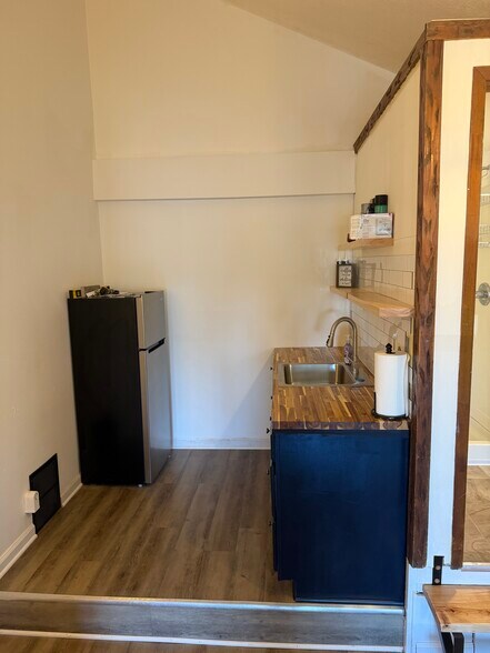 Building Photo - 625 Shelford Rd