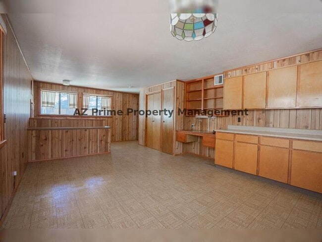Building Photo - 5383 Glenwood Ln