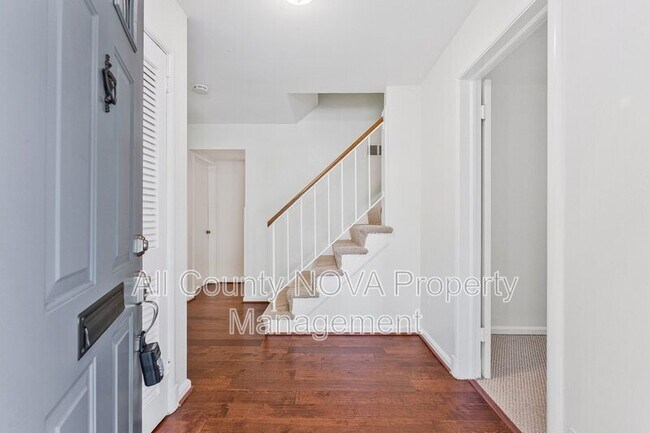 Building Photo - 3160 Ravenwood Dr