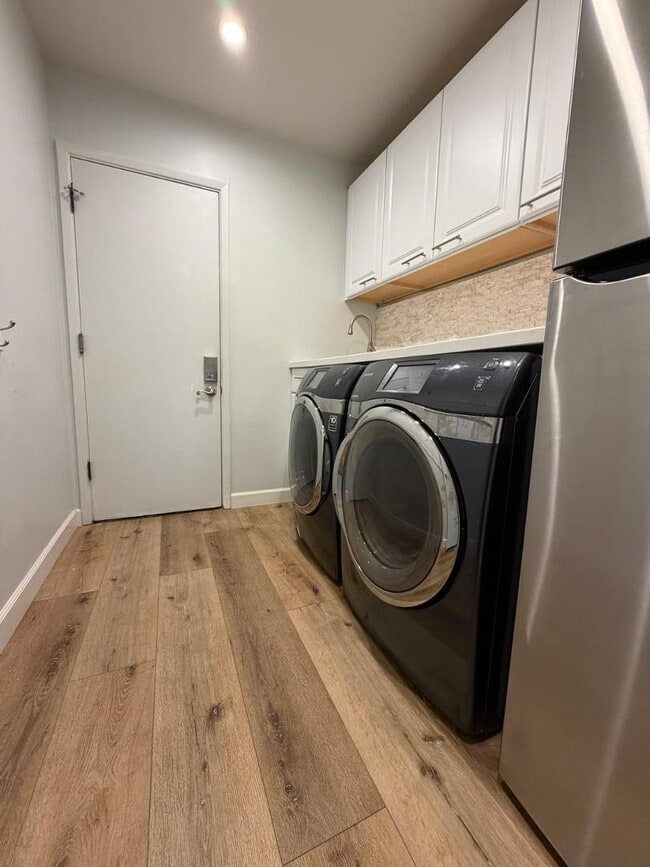 Building Photo - 9225 N Arroya Vista Dr W