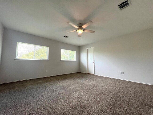 Building Photo - 2423 Glen Field Dr