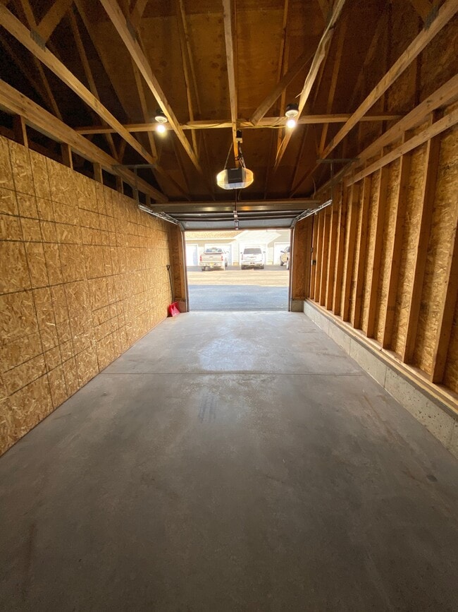 Building Photo - 204 Betsinger Rd