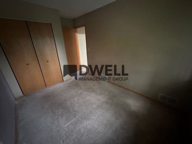 Building Photo - NW Rochester Townhome Available Now!