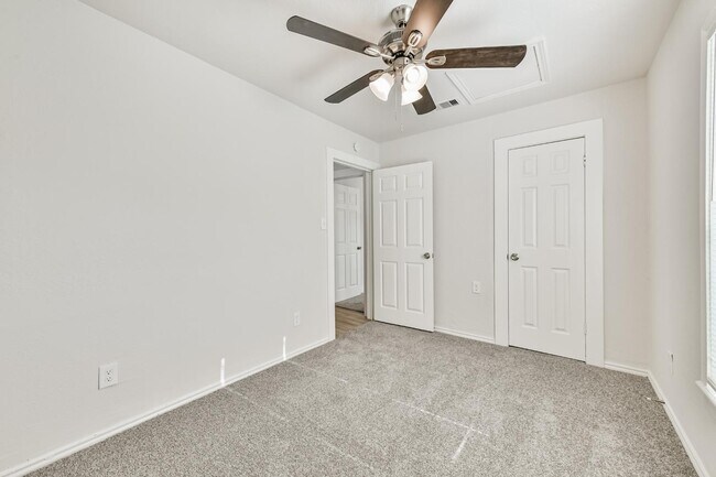 Building Photo - 706 Azalea St