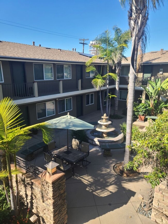 Building Photo - Updated 1Bd/1Ba Condo in Gated Community i...