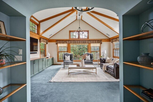 Building Photo - 5160 N Kent Ave