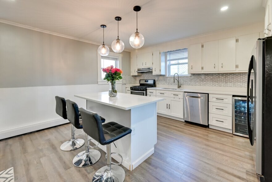 Kitchen - 29 Old Farms Rd
