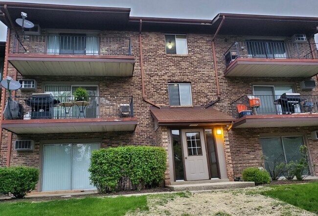 Primary Photo - 2449 Spring St